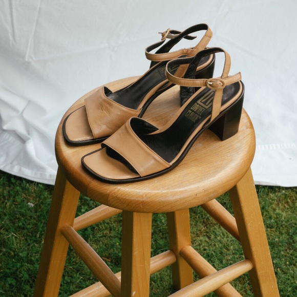 Amazing Beige Italian Heel Sandaals - Picture 4 of 4